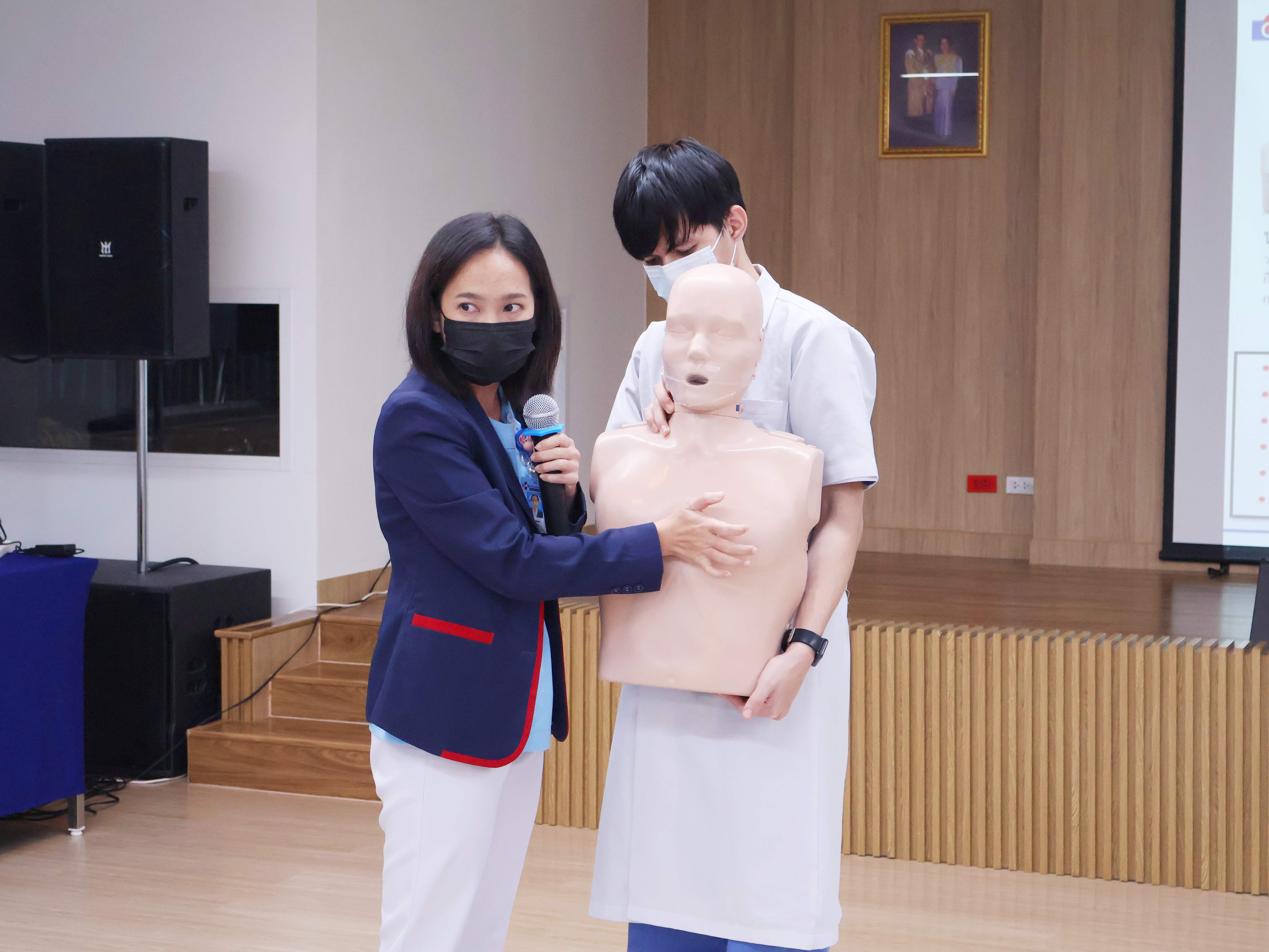 อบรมให้ความรู้แก่เจ้าหน้าที่ทุกท่านในเรื่อง Cardiopulmonary Resuscitation (CPR) - ข่าวสารและกิจกรรม - โรงพยาบาลจุฬารัตน์แม่สอด